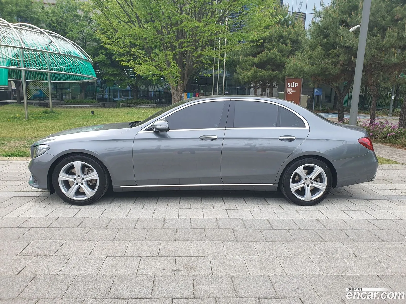 Mercedes-Benz E-Class W213 2016 — 20