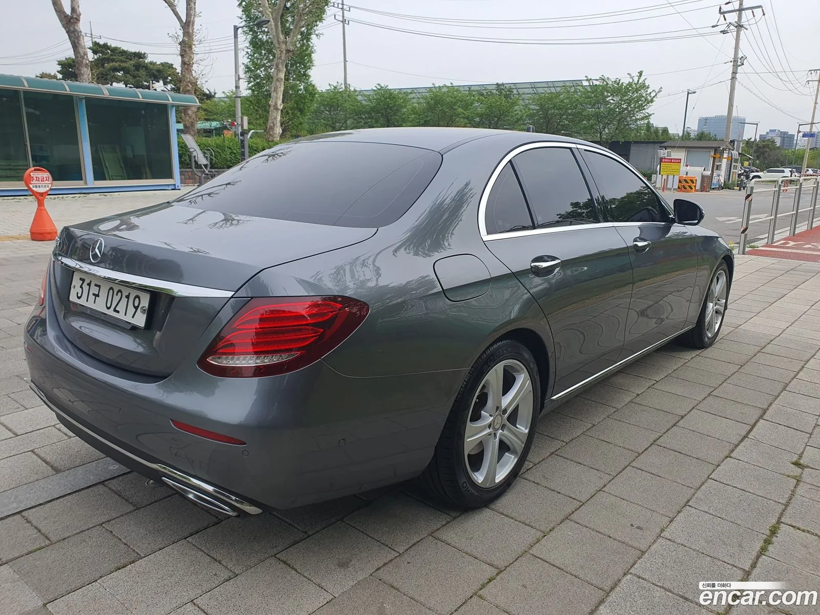 Mercedes-Benz E-Class W213 2016 — 14