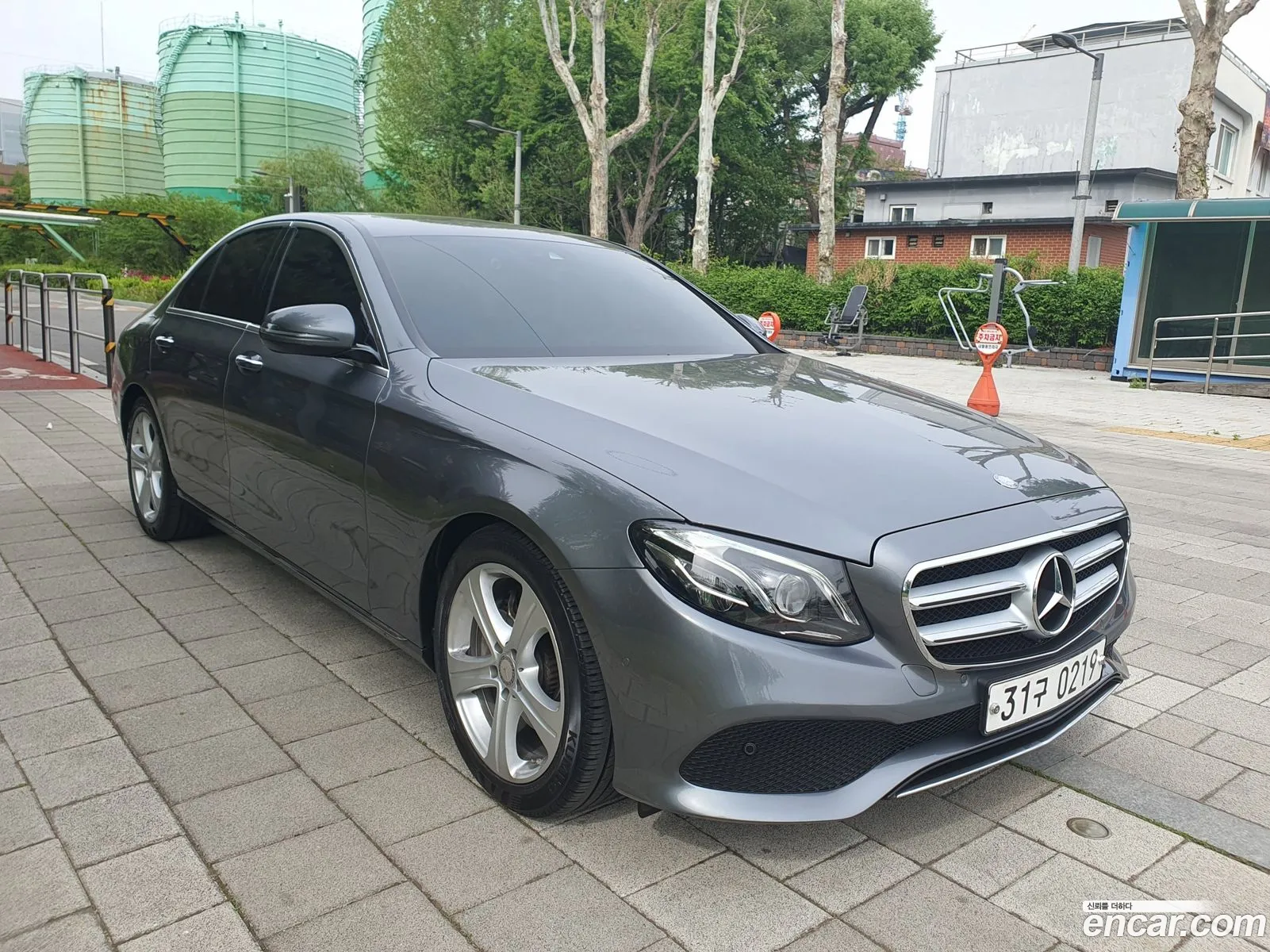Mercedes-Benz E-Class W213 2016 — 12