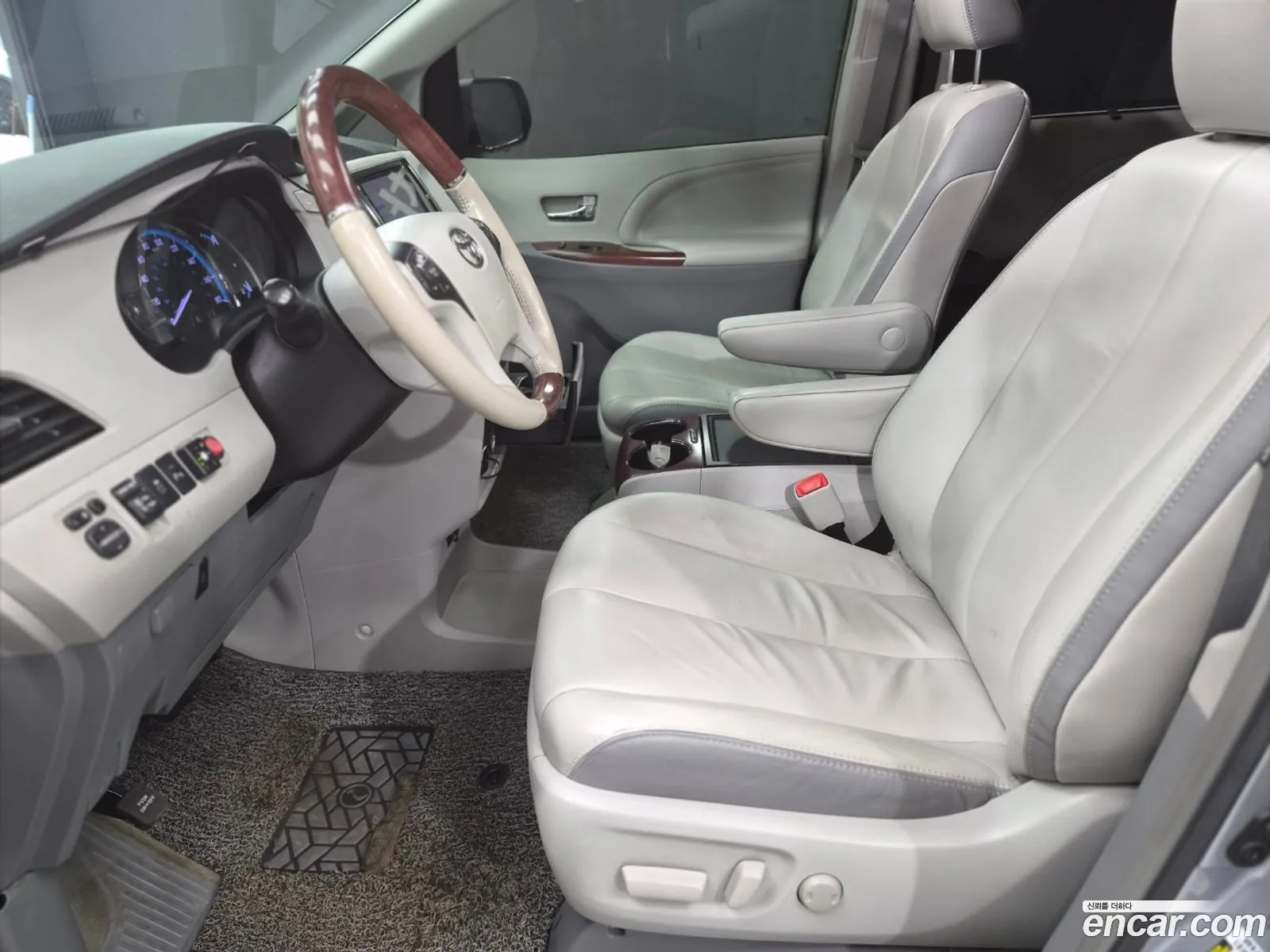 Toyota Sienna 2014 — 16