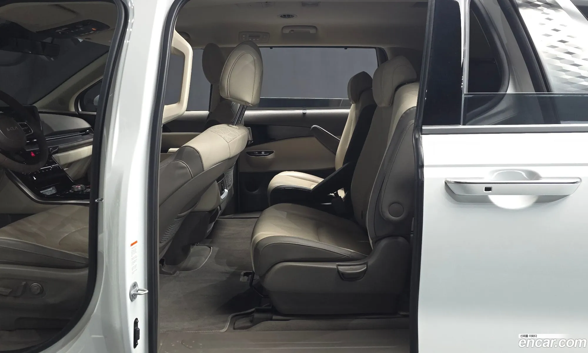 Kia Carnival 2023 — 4