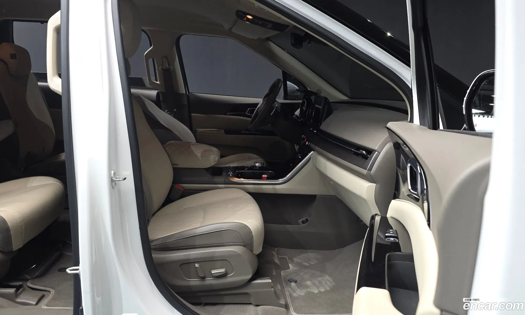 Kia Carnival 2023 — 10