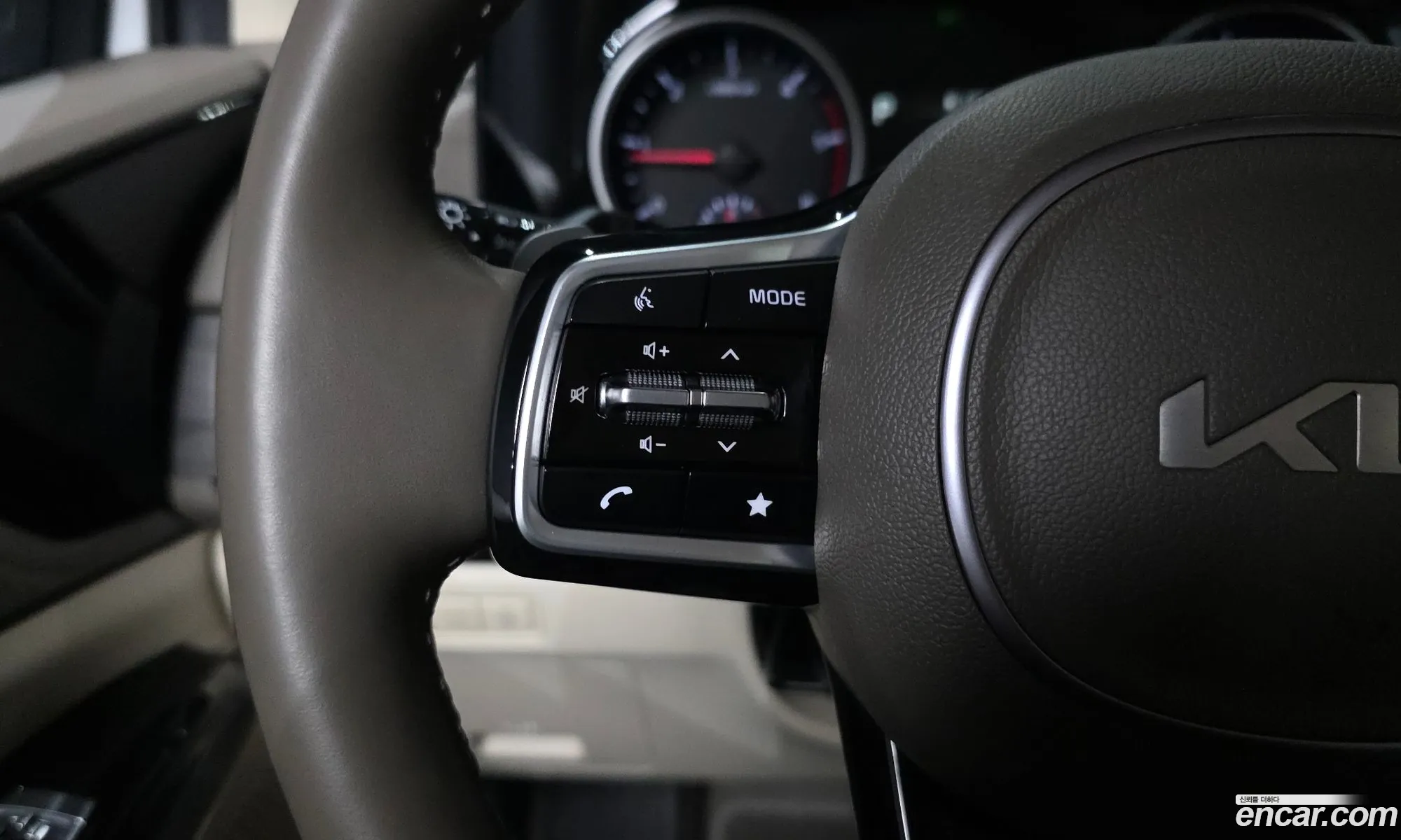 Kia Carnival 2023 — 14