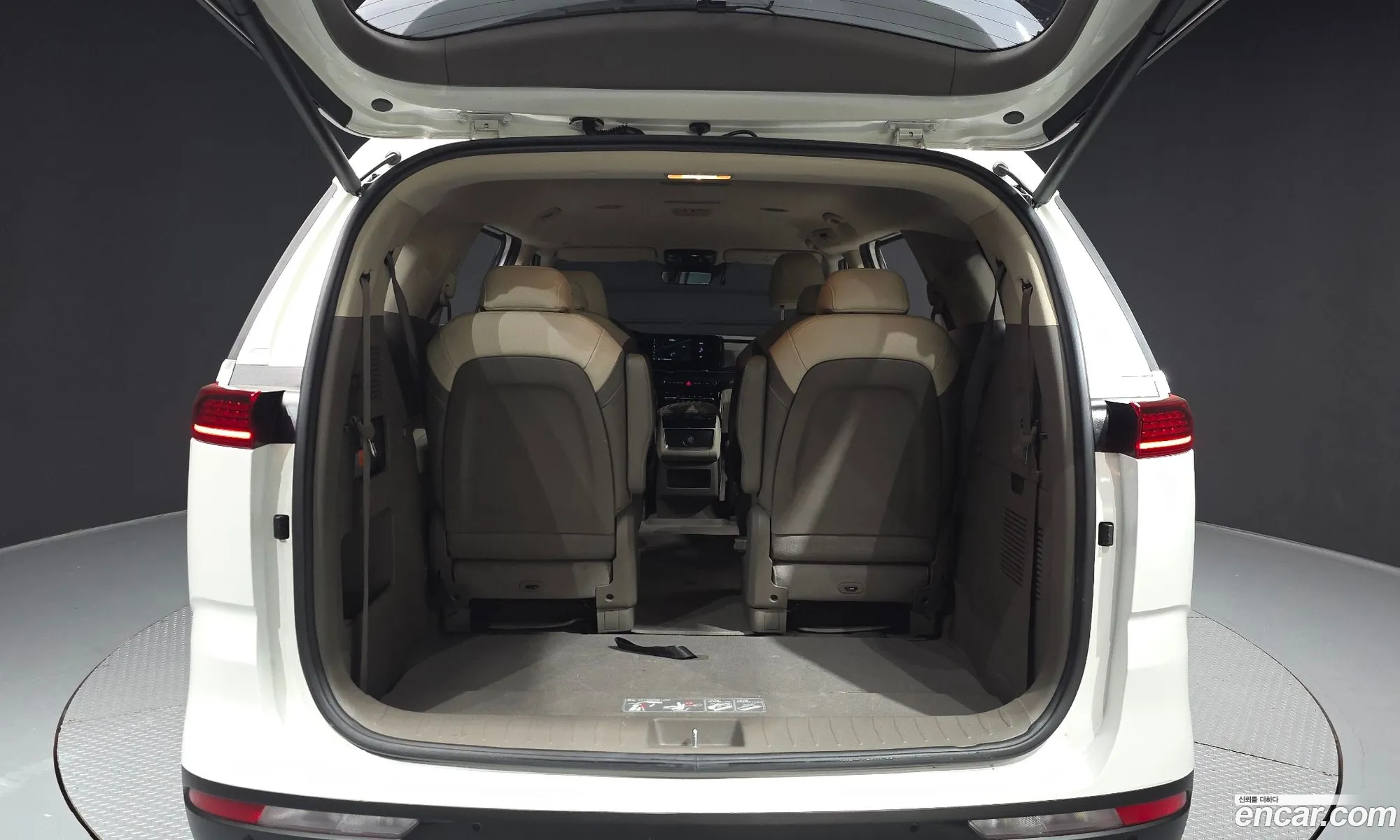 Kia Carnival 2023 — 17