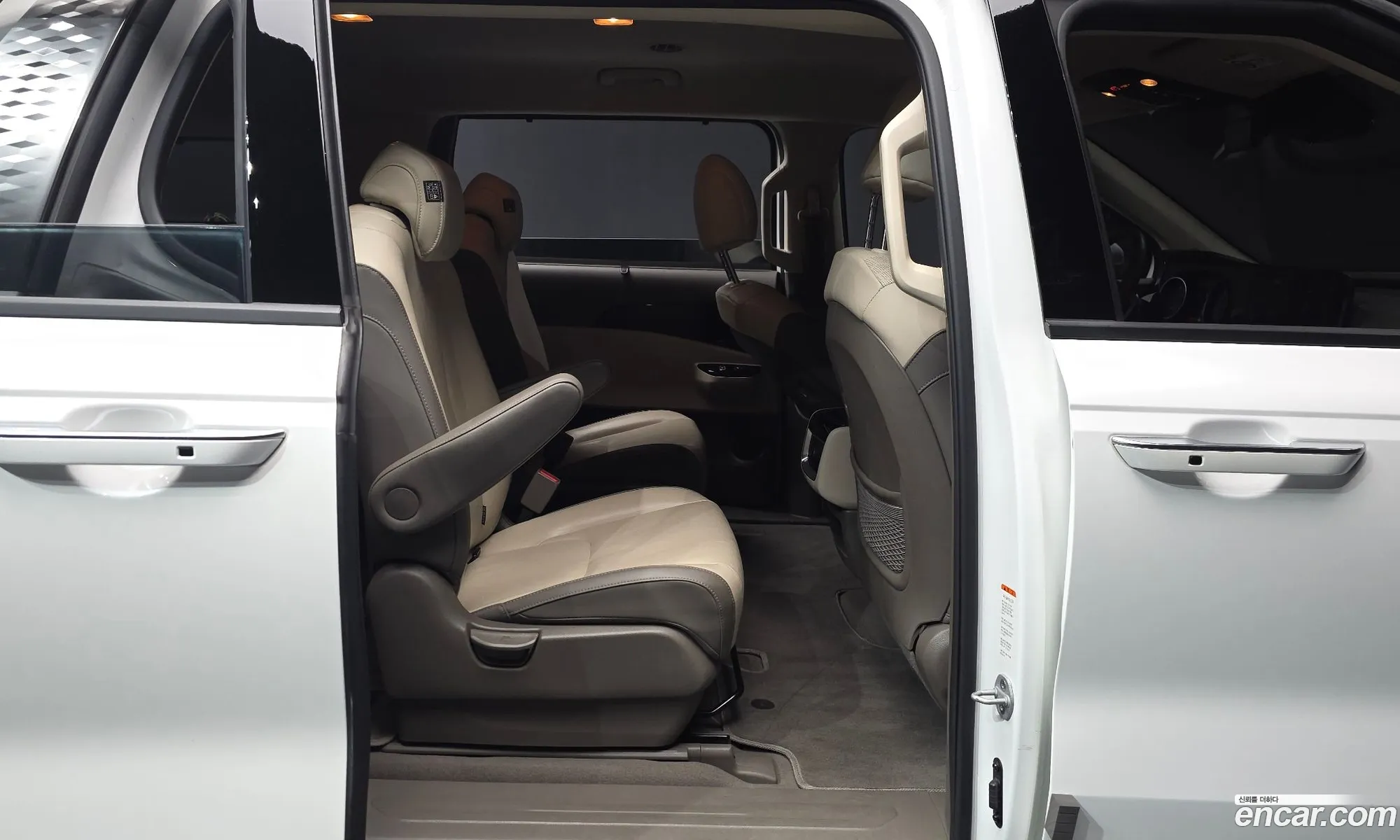 Kia Carnival 2023 — 18