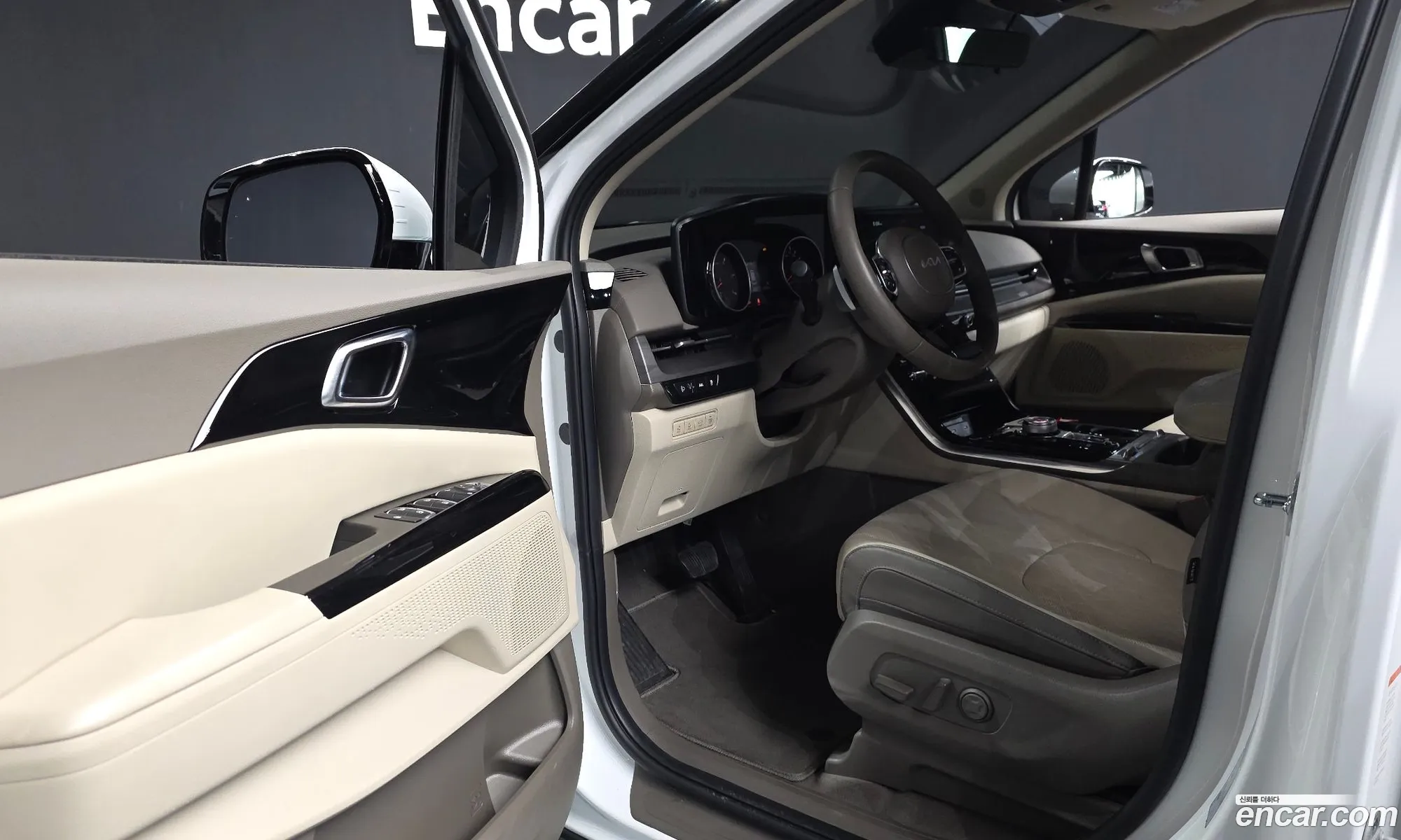 Kia Carnival 2023 — 2