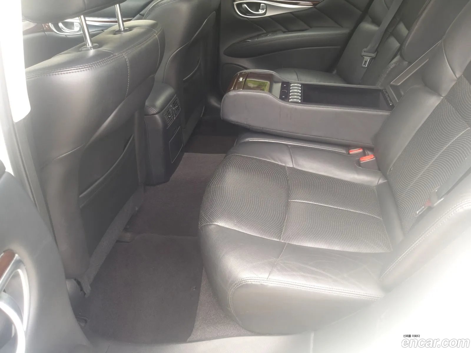Infiniti Q70