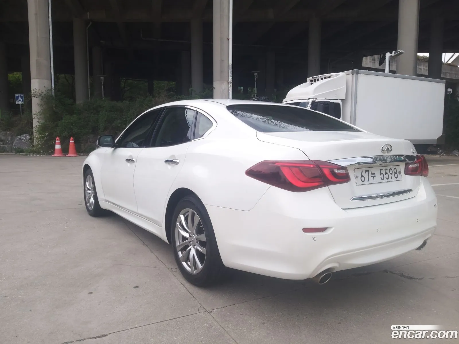 Infiniti Q70