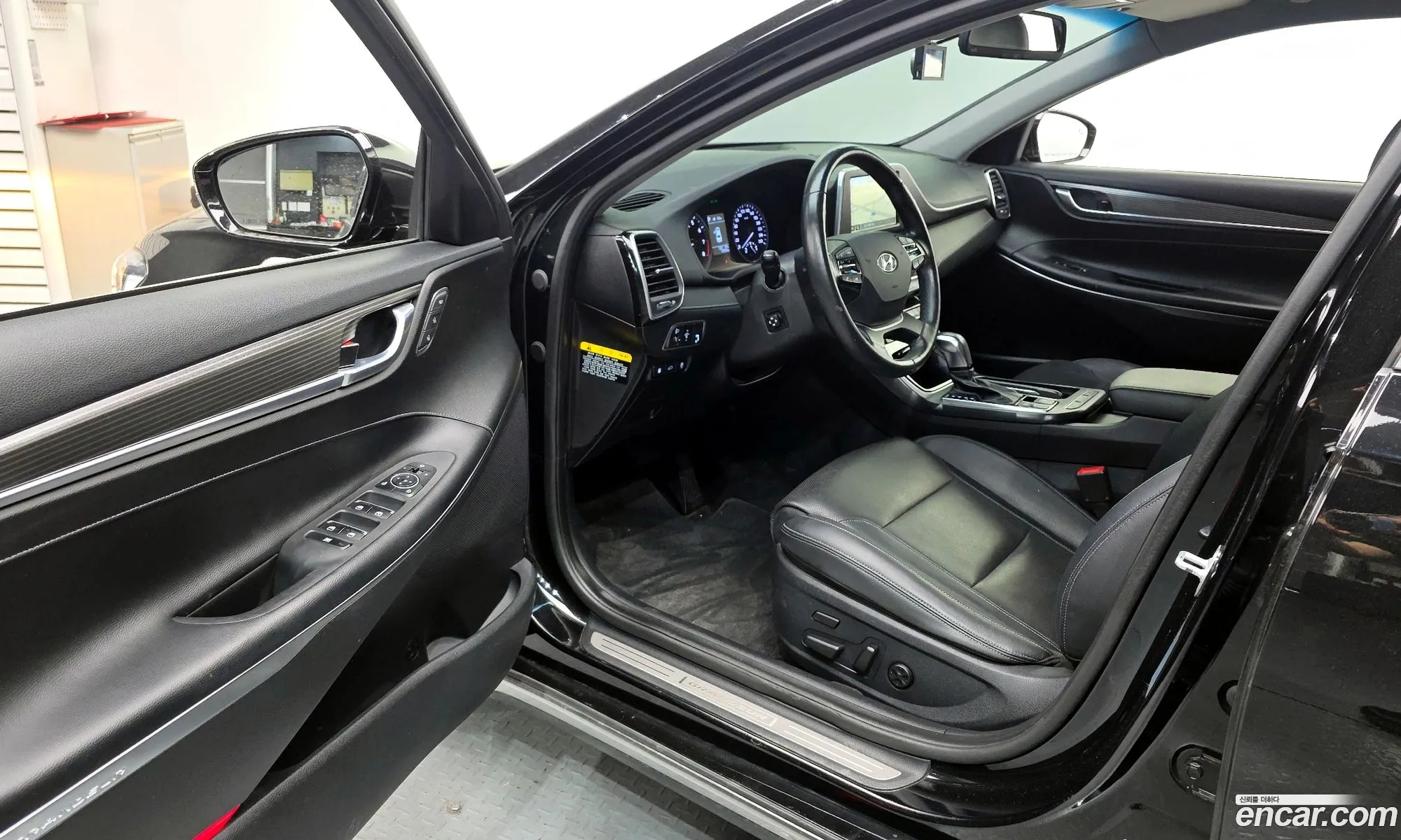 Hyundai Grandeur IG 2017 — 19