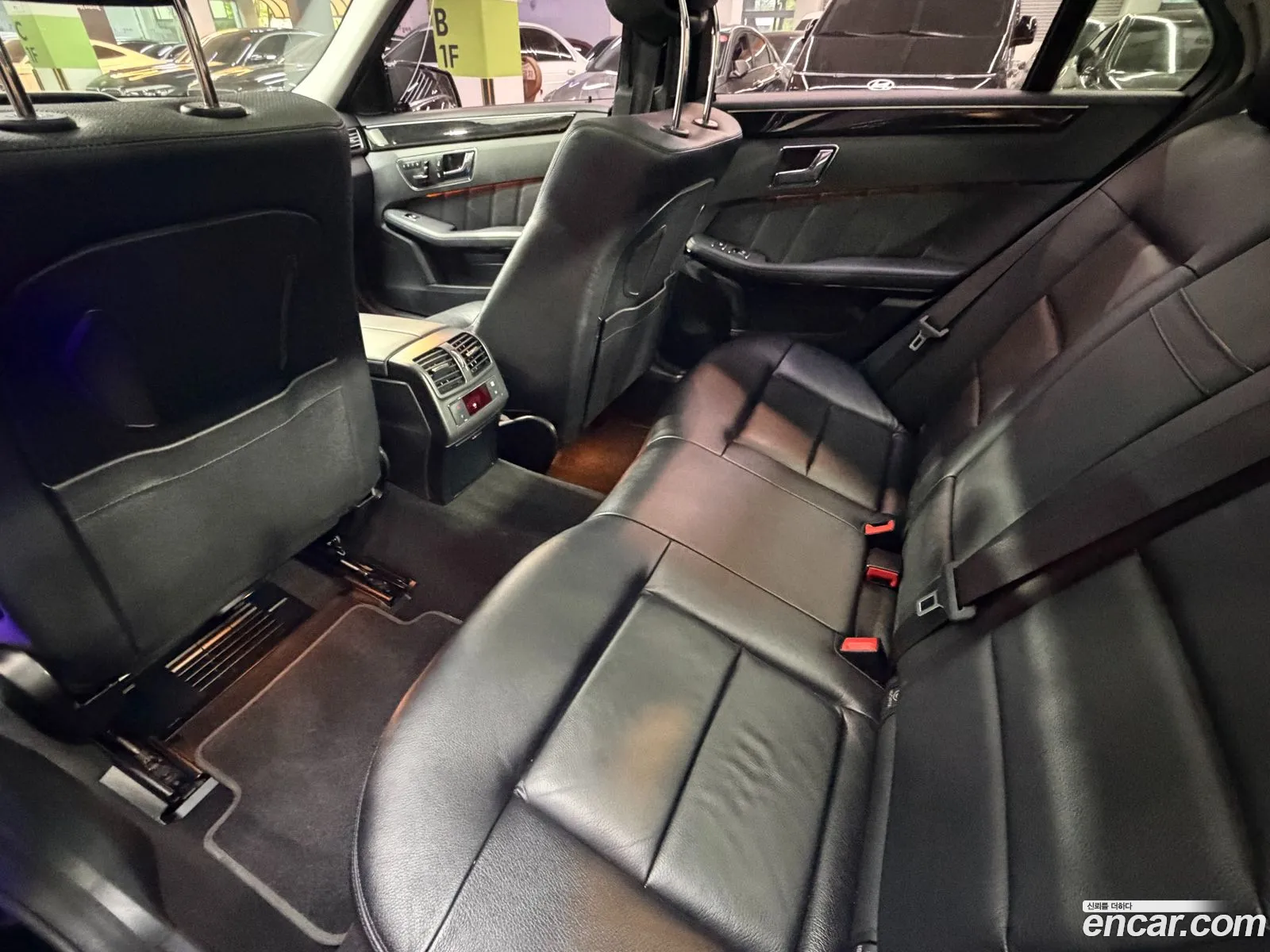 Mercedes-Benz E-Class W212 2010 — 13