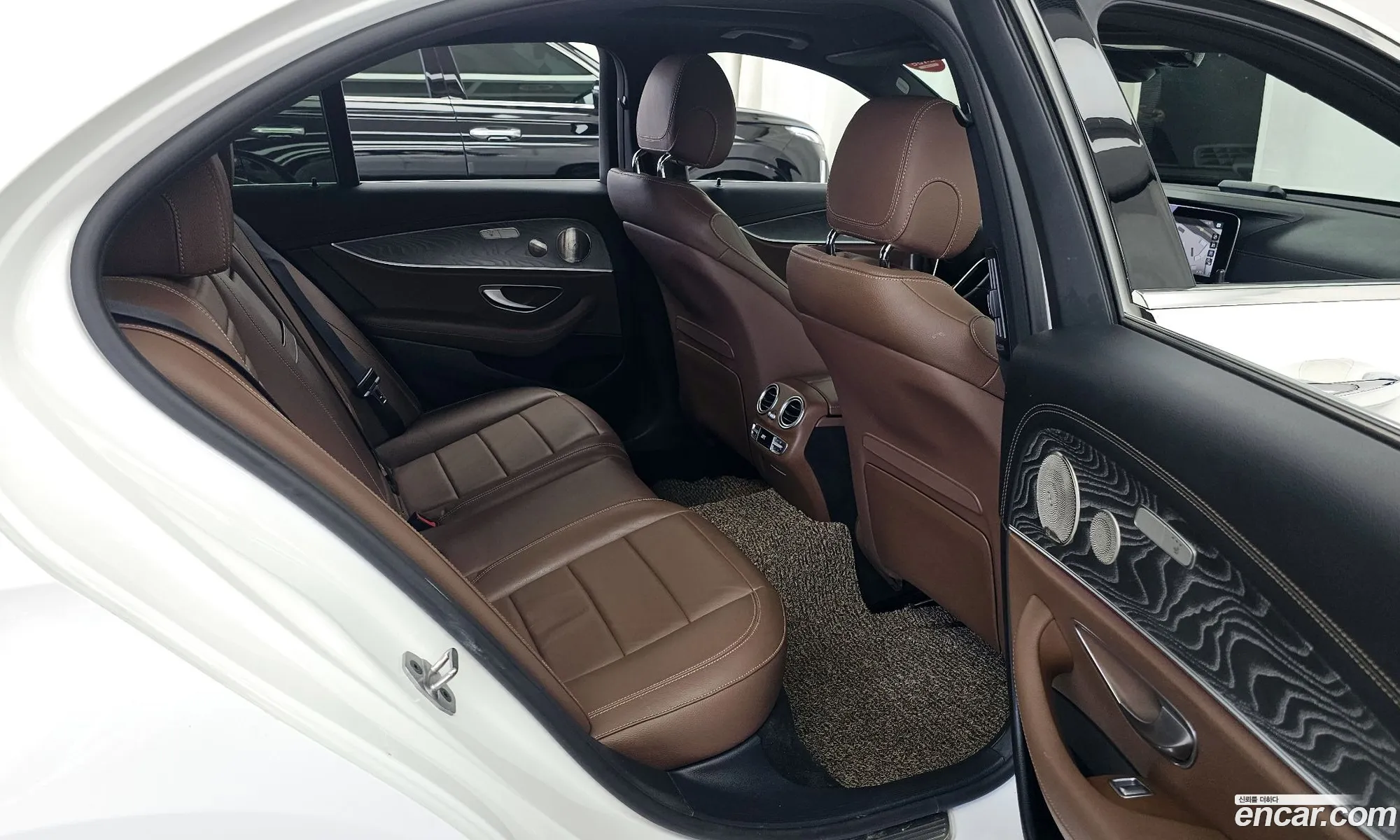 Mercedes-Benz E-Class W213 2022 — 21