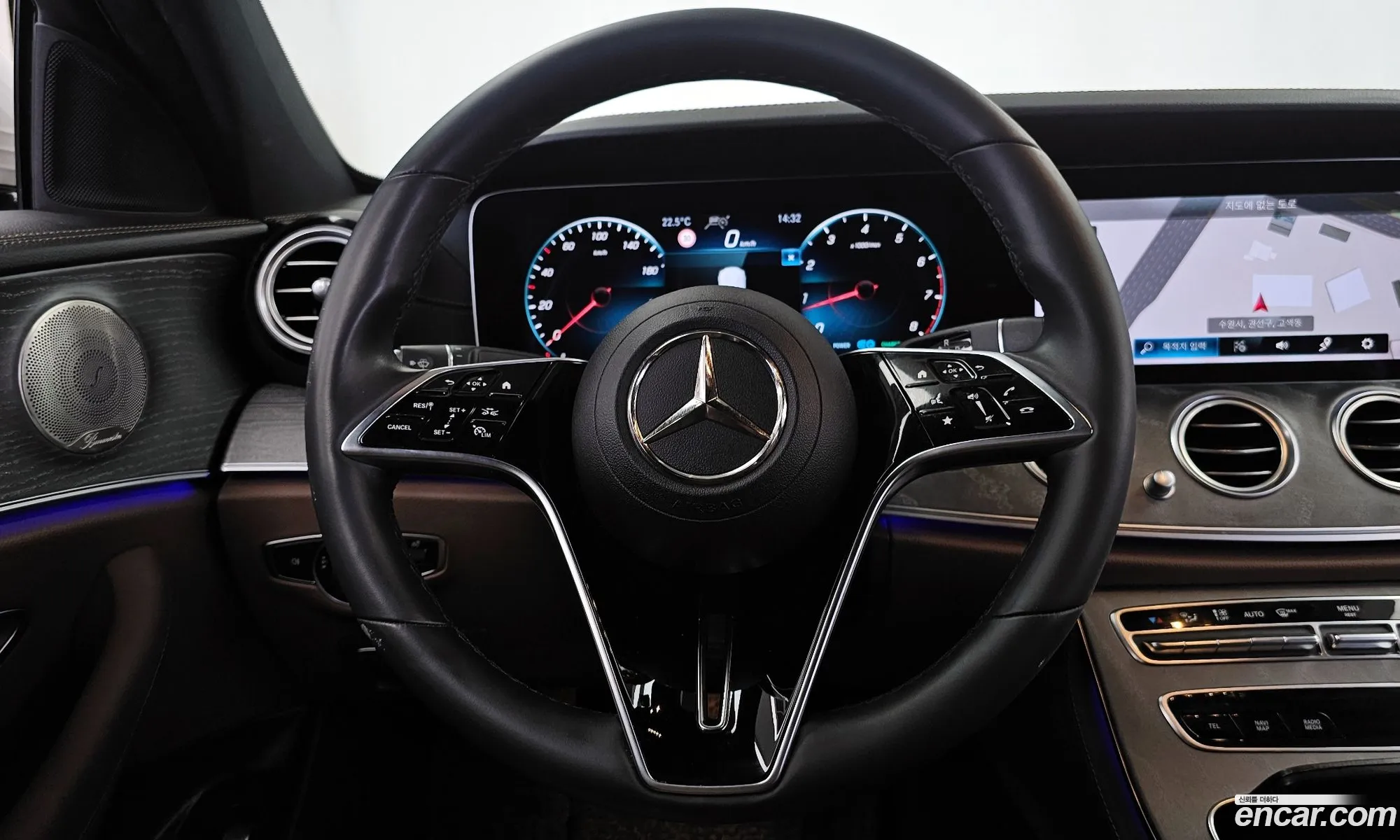 Mercedes-Benz E-Class W213 2022 — 24