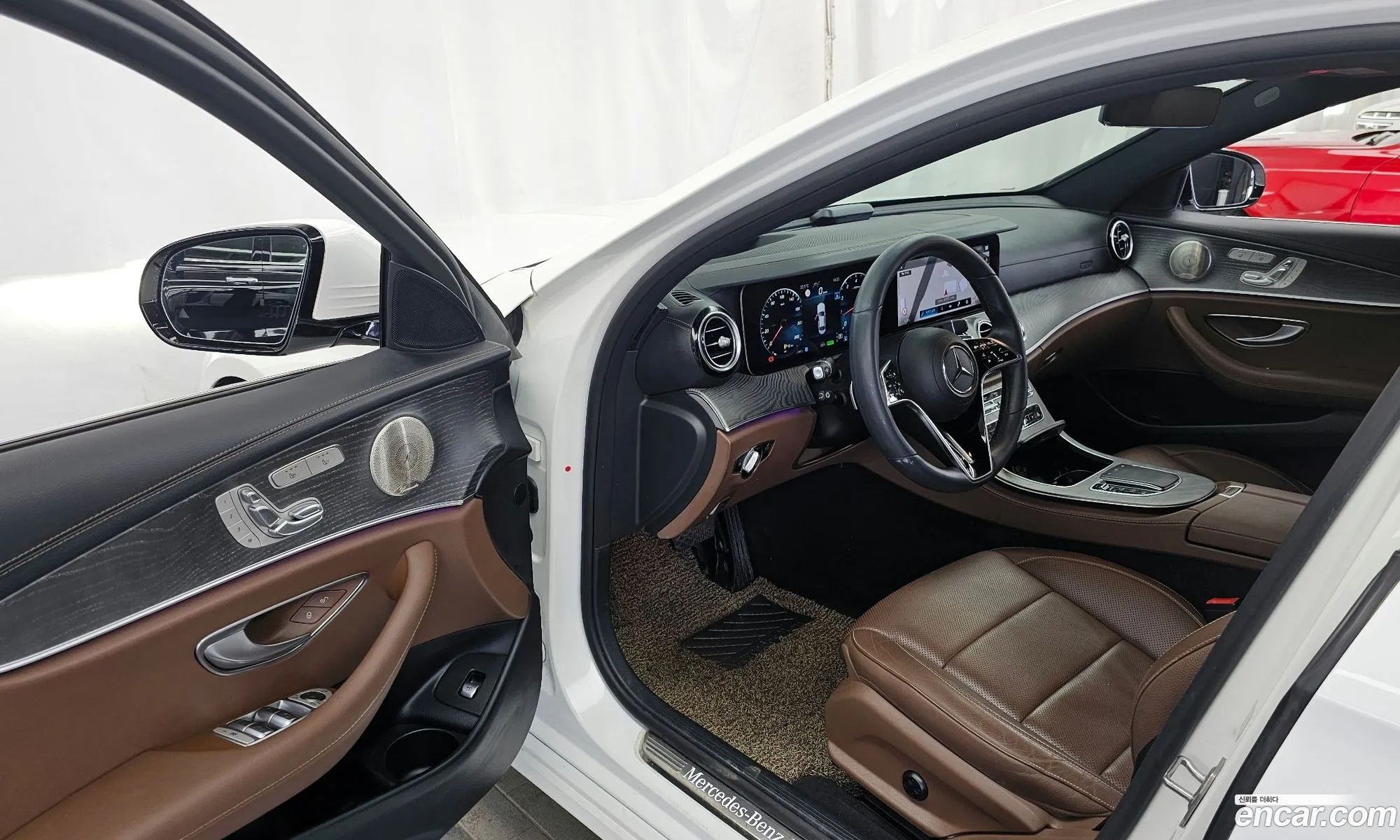 Mercedes-Benz E-Class W213 2022 — 32