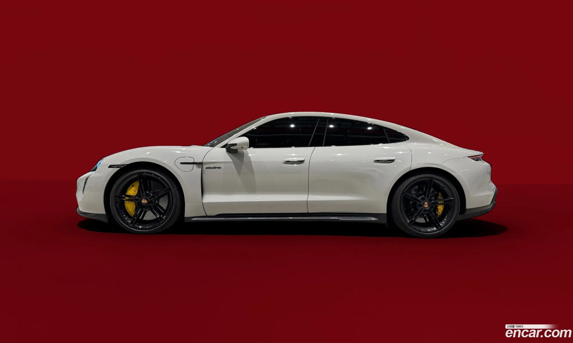 Porsche Taycan 2023 — 17
