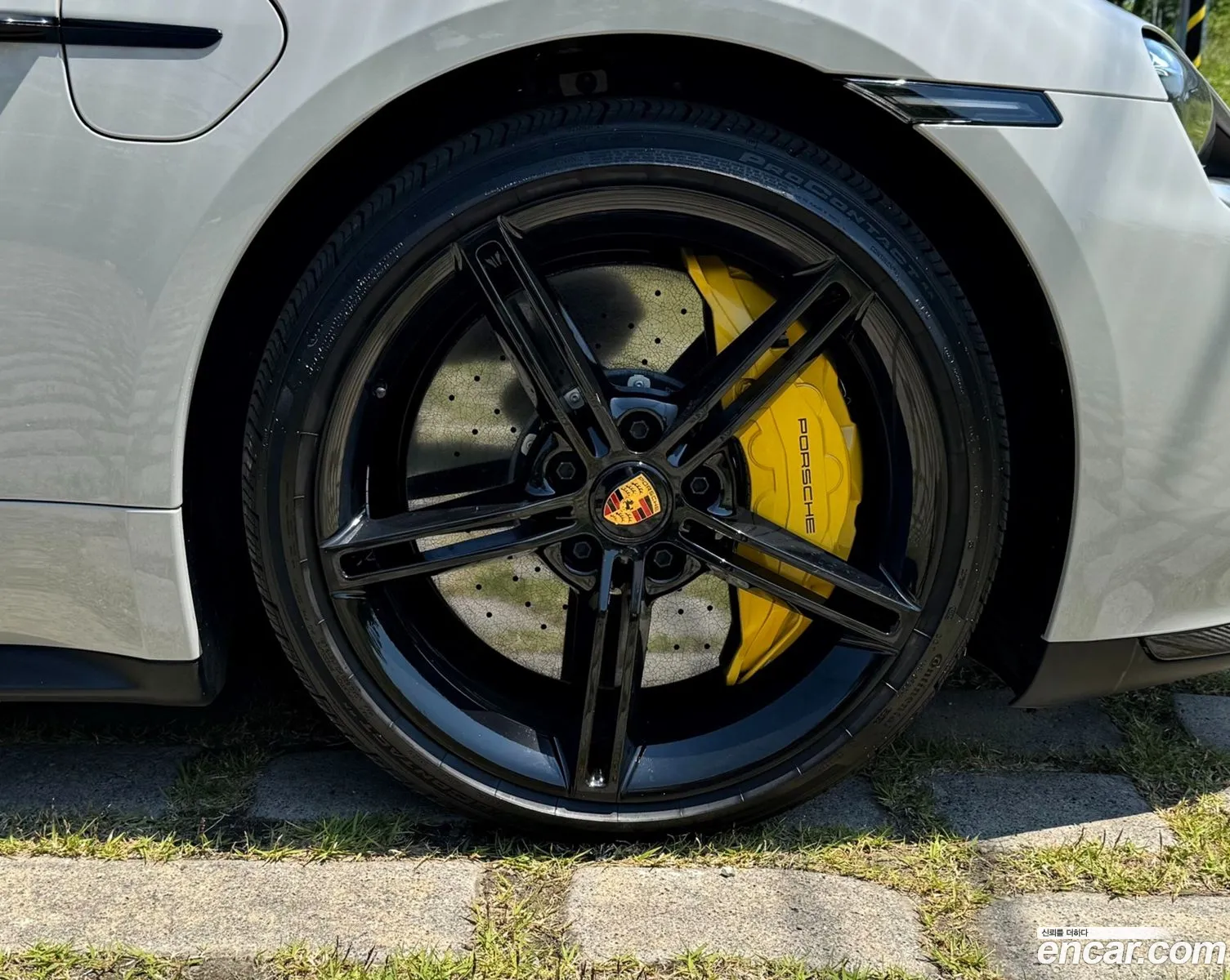 Porsche Taycan 2023 — 19