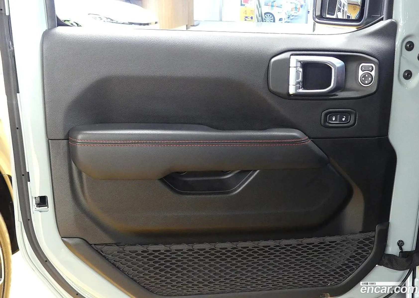 Jeep Wrangler 2023 — 18