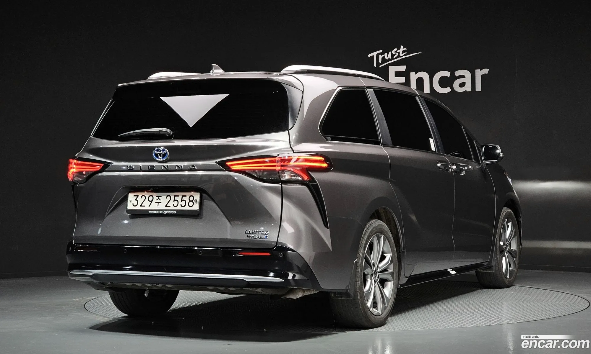 Toyota Sienna 2024 — 3