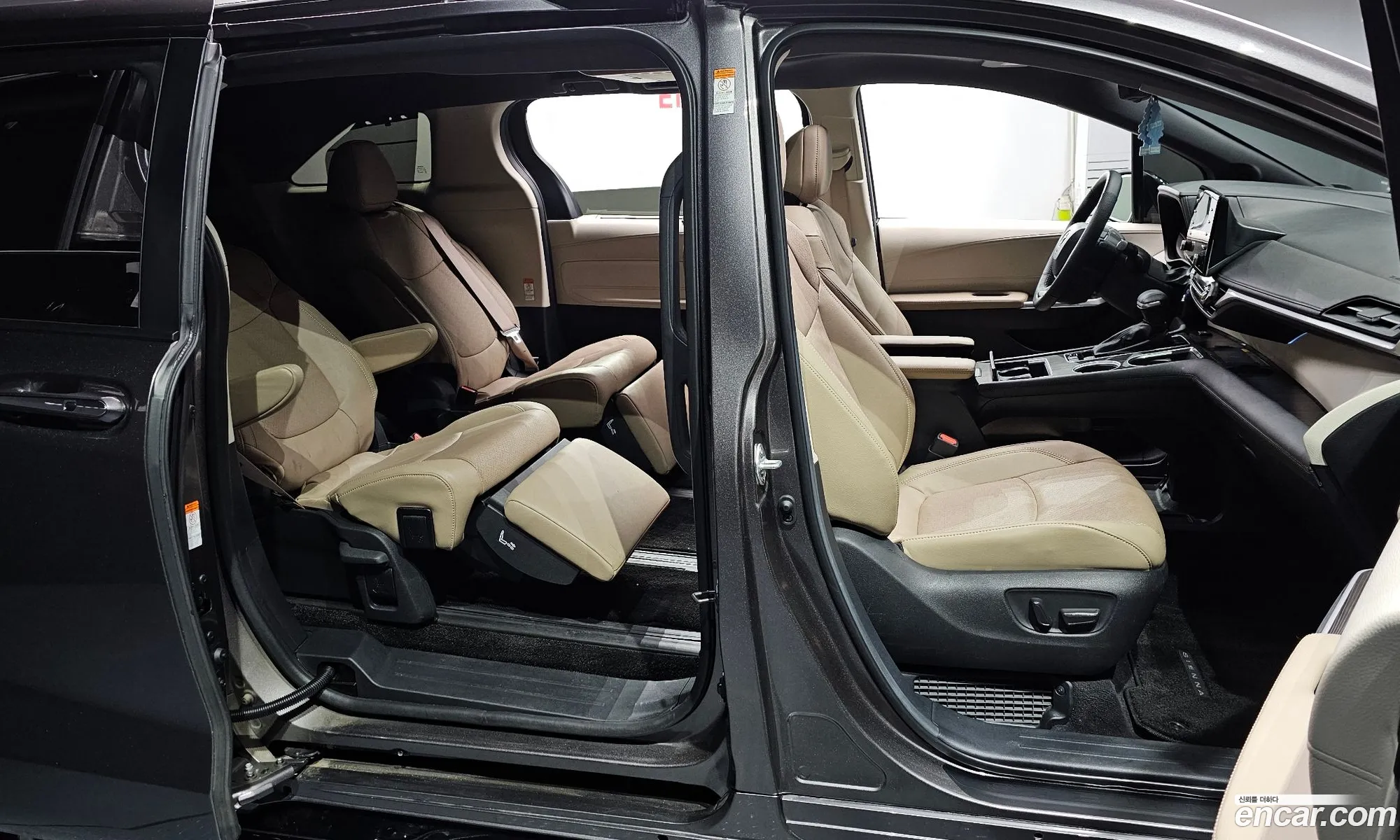 Toyota Sienna 2024 — 17