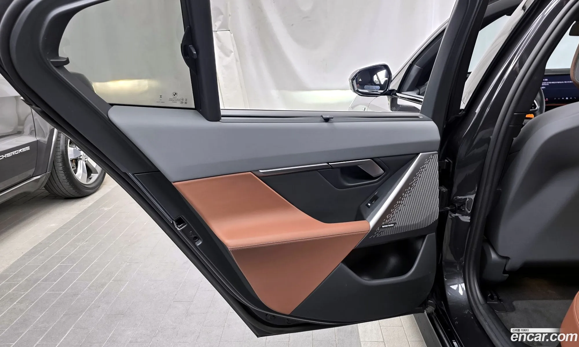 BMW i5 2024 WBY31FK05RCR42369 — 32