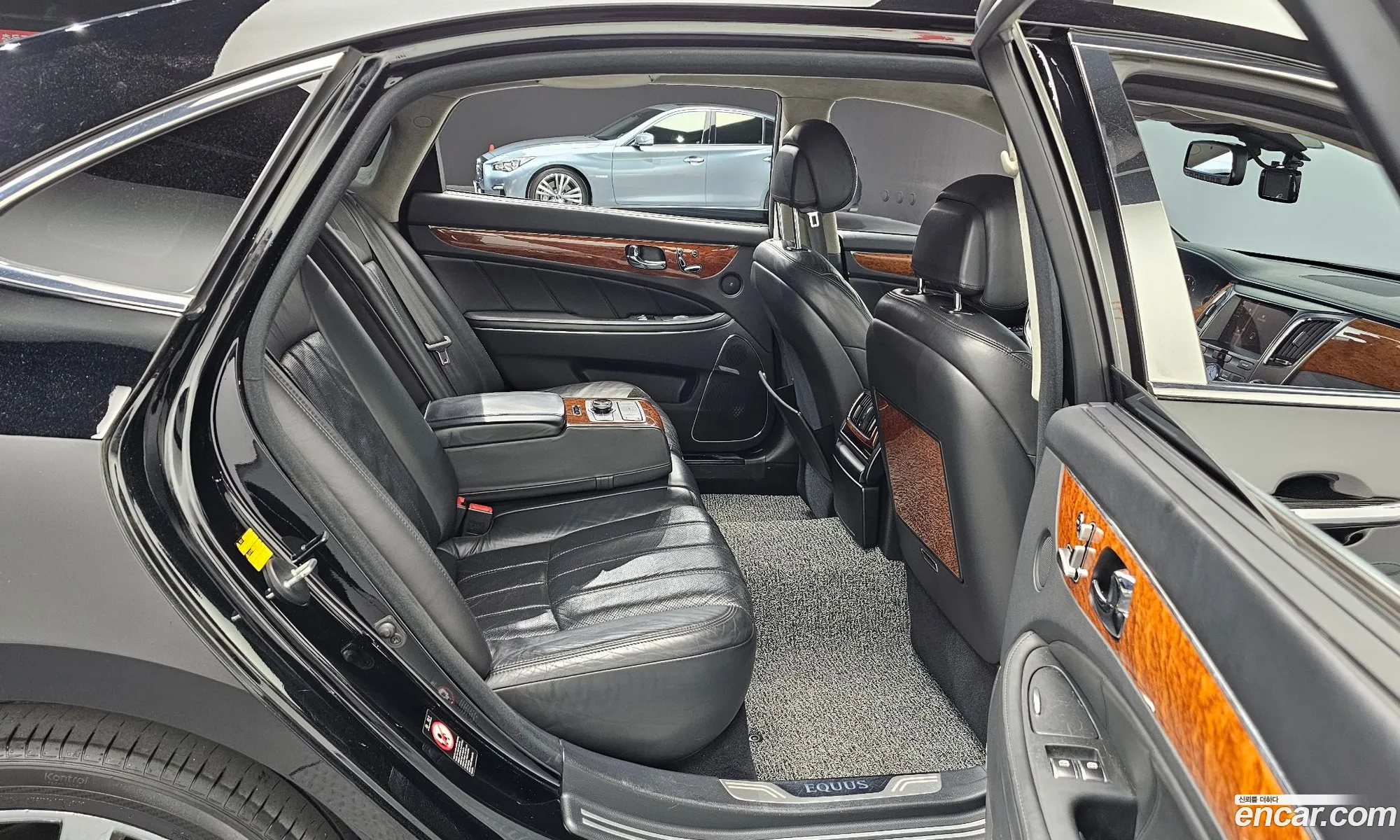 Hyundai Equus 2010 — 11