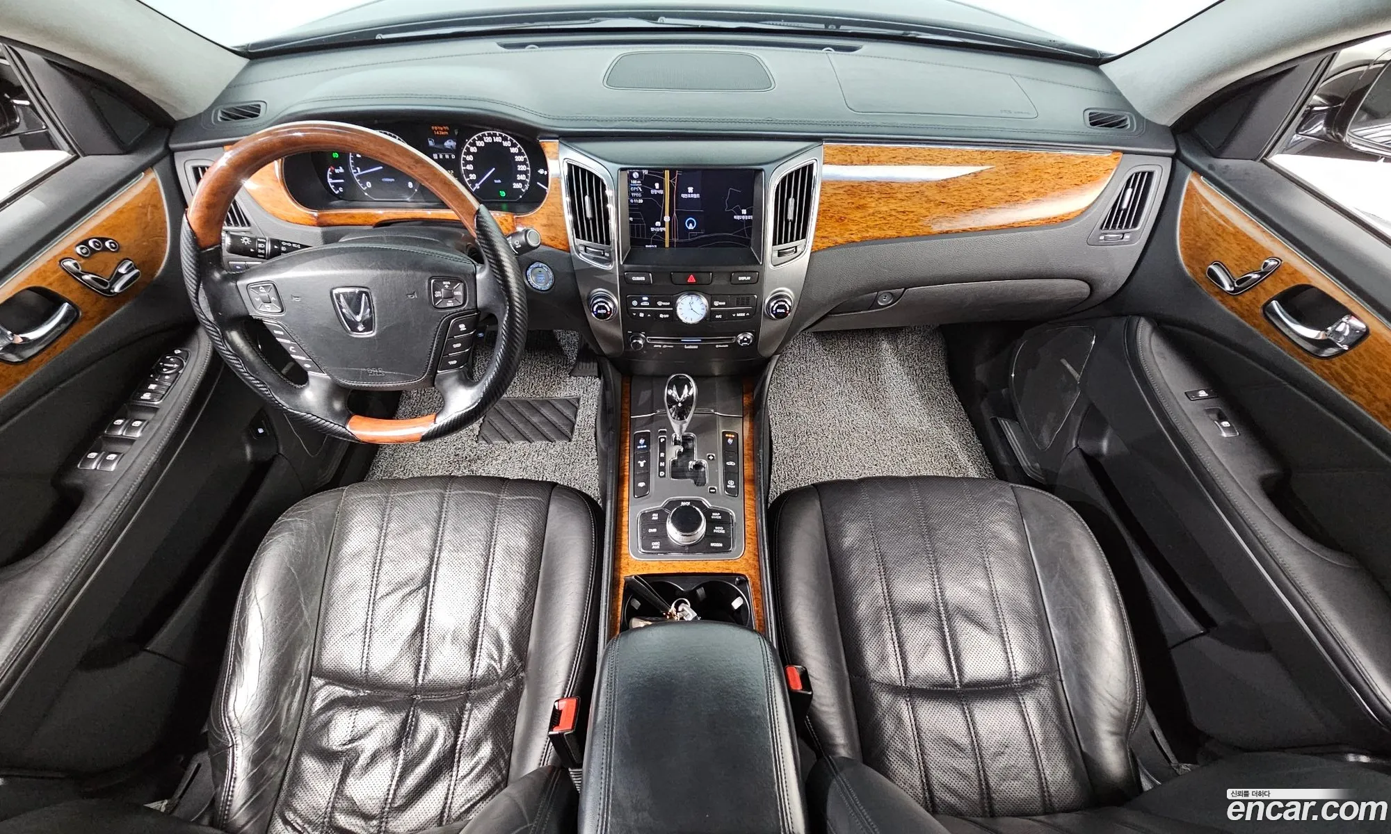 Hyundai Equus 2010 — 17
