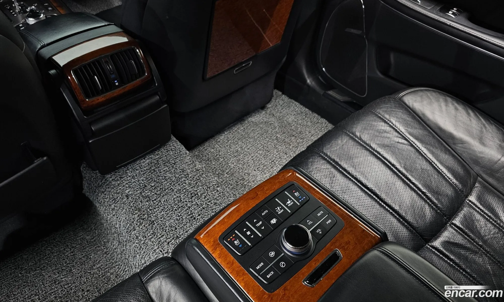 Hyundai Equus 2010 — 3