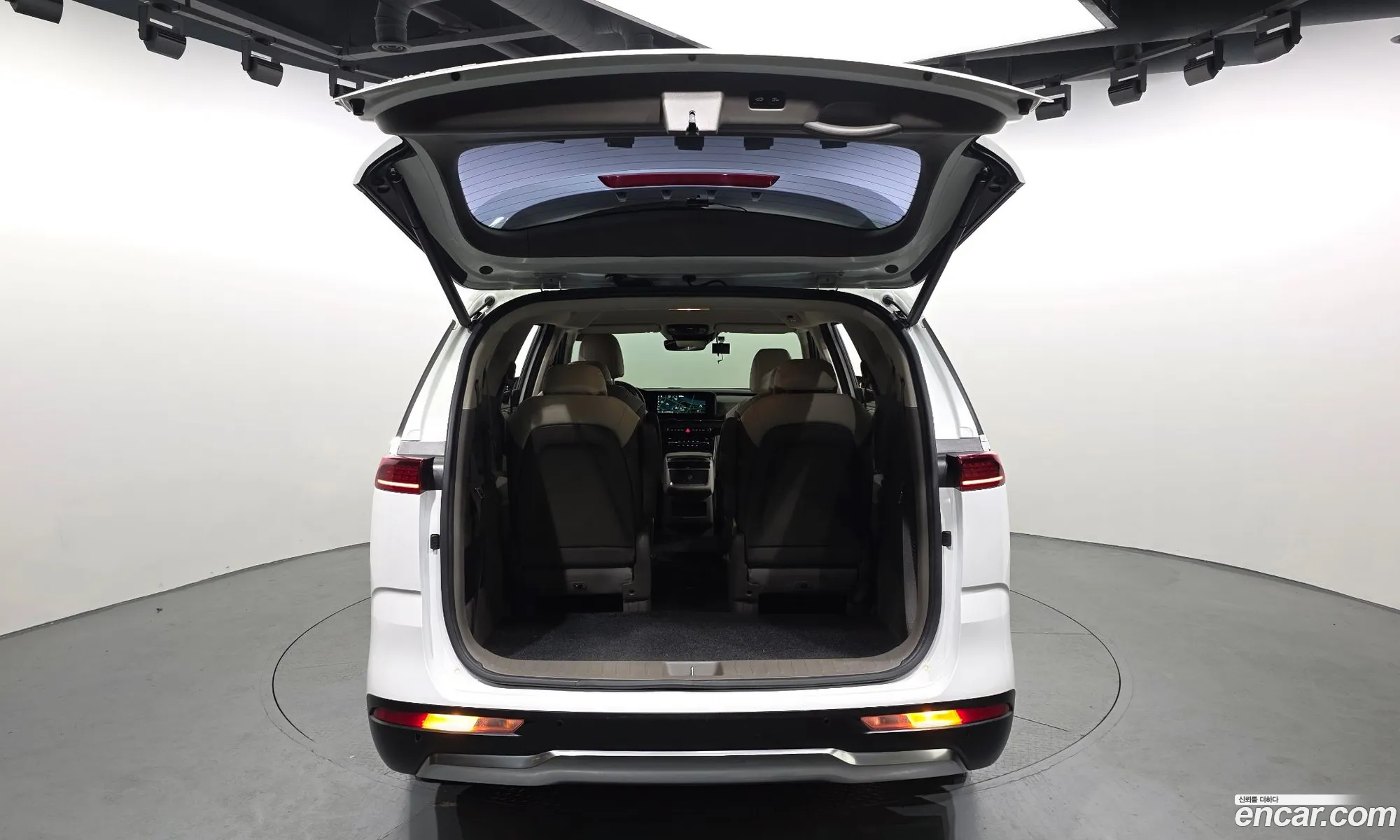 Kia Carnival 2022 — 24