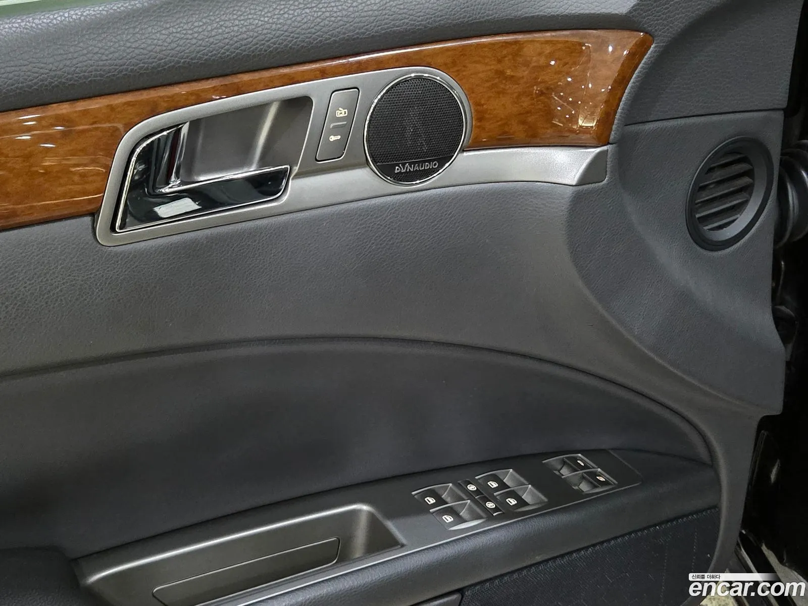 Volkswagen Phaeton 2011 — 19