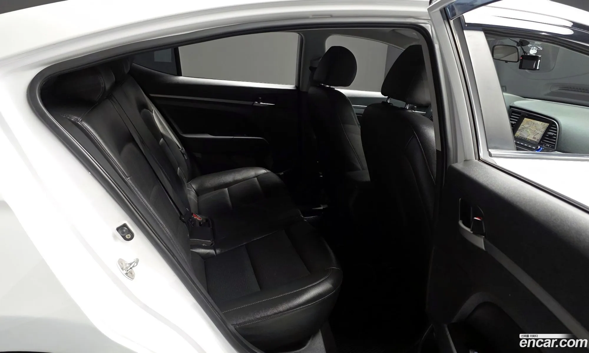 Hyundai Elantra AD 2016 — 16