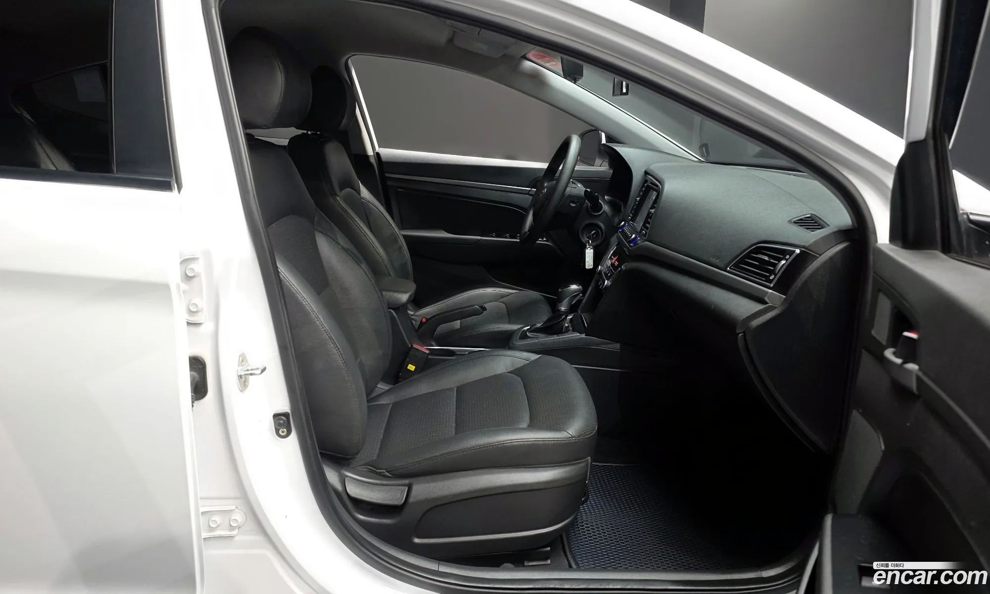 Hyundai Elantra AD 2016 — 11