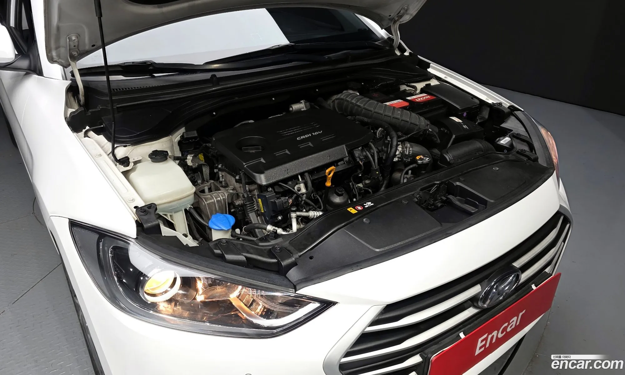 Hyundai Elantra AD 2016 — 12