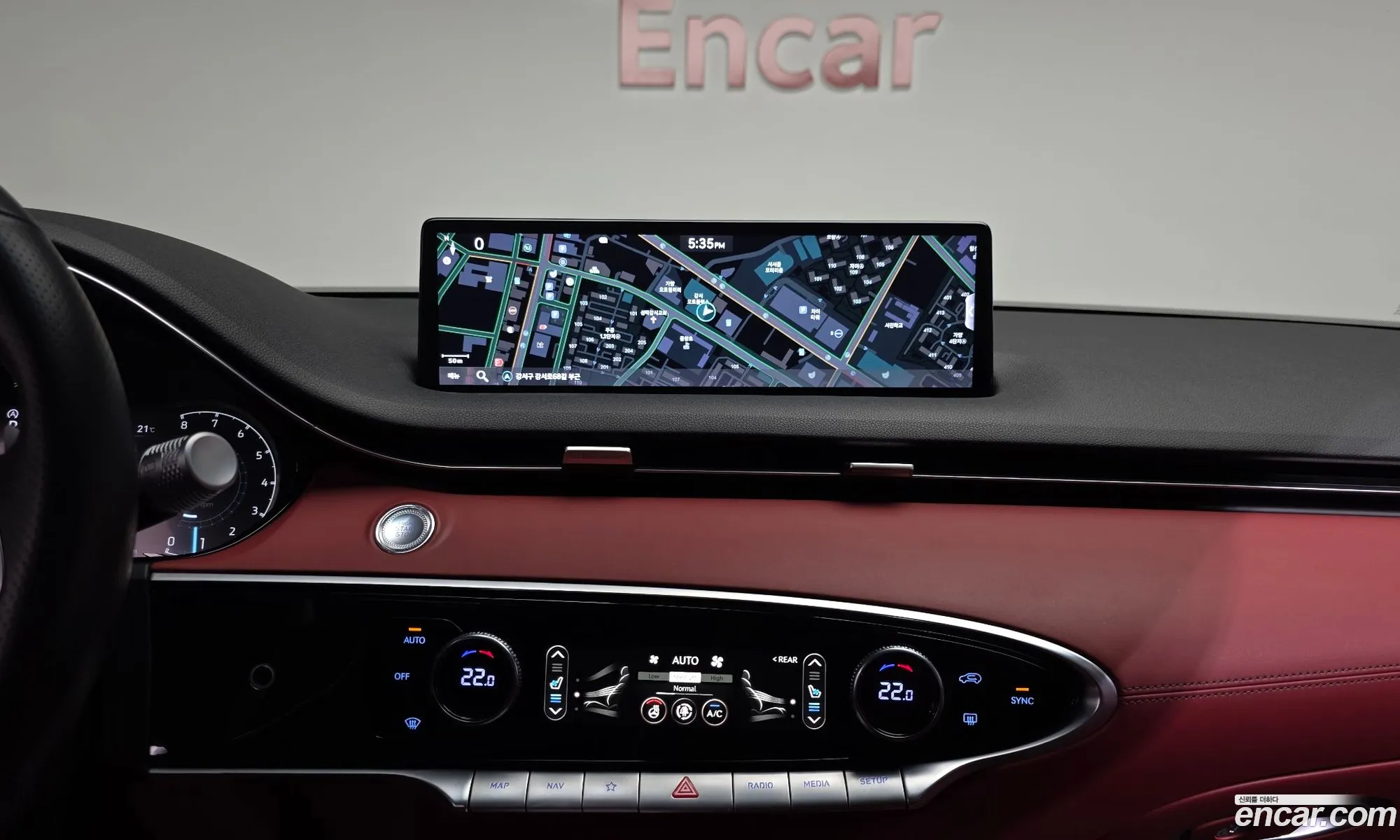 Genesis GV70 2021 — 24