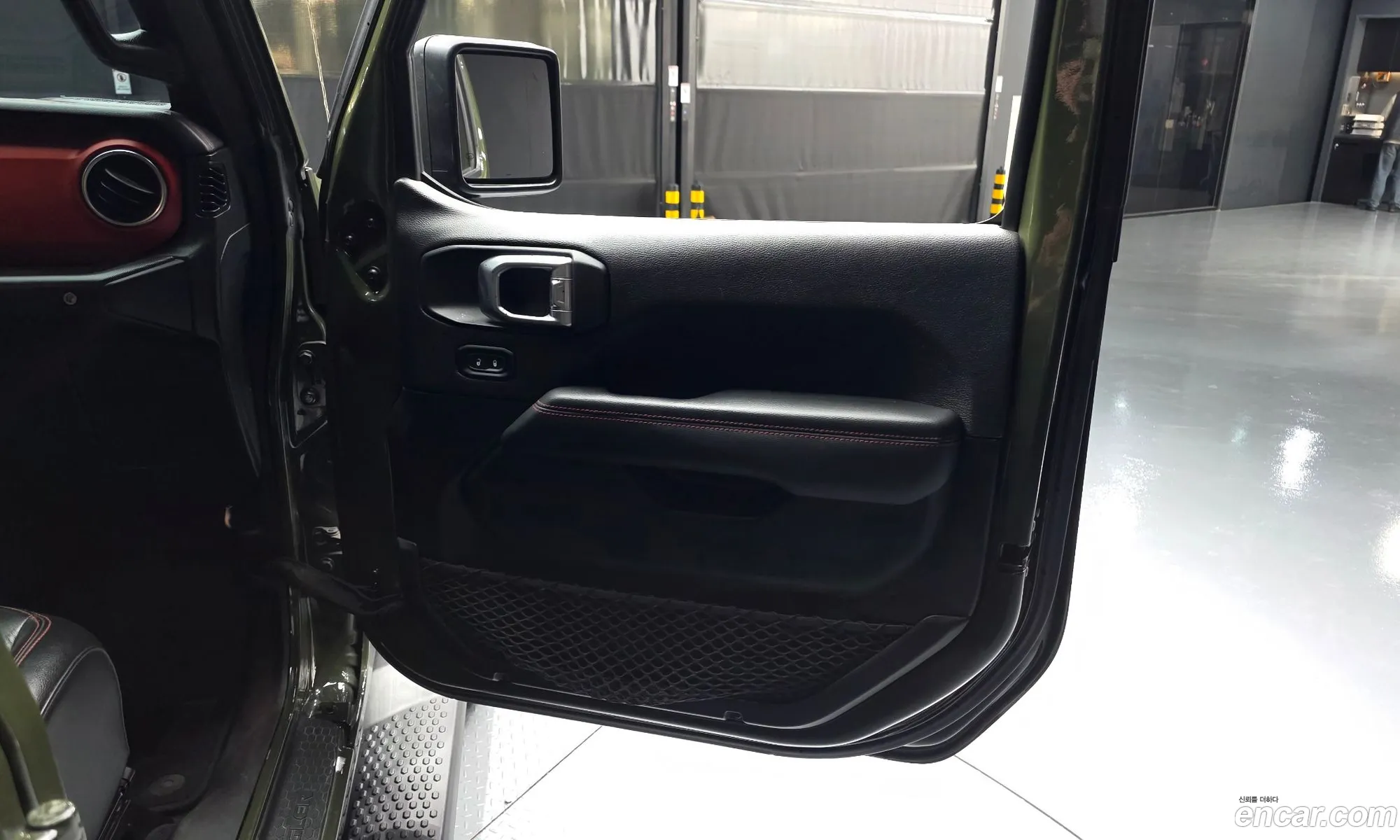 Jeep Wrangler 2020 — 21