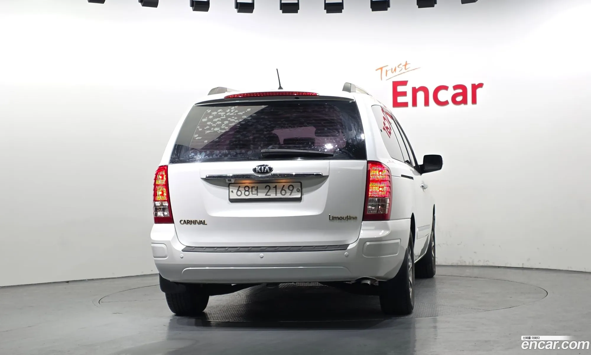 Kia Carnival R 2014 — 17