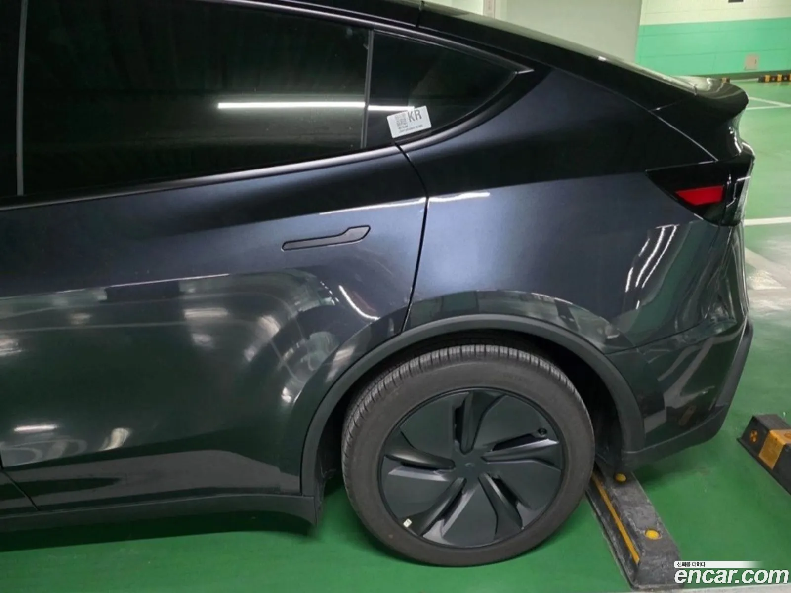 Tesla Model Y 2025 — 4
