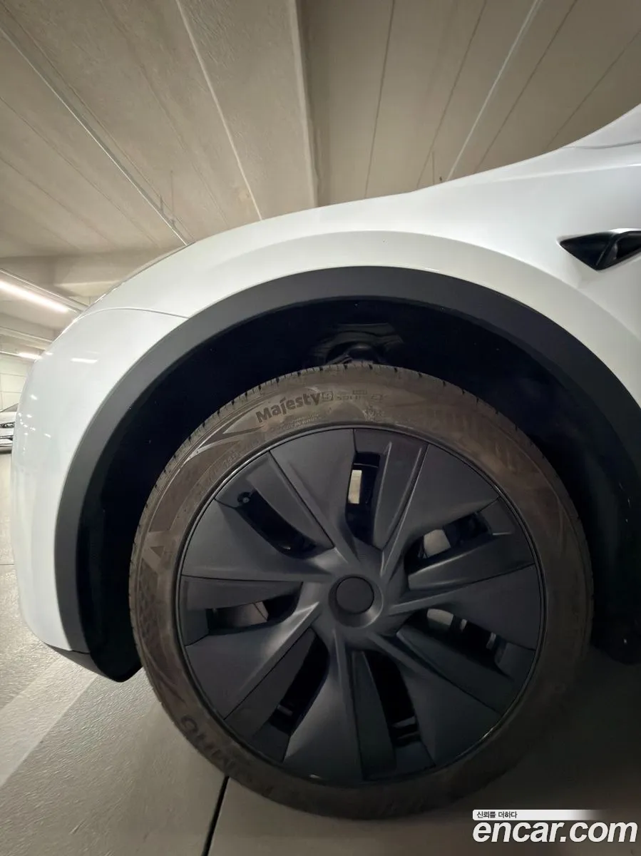 Tesla Model Y 2024 — 15