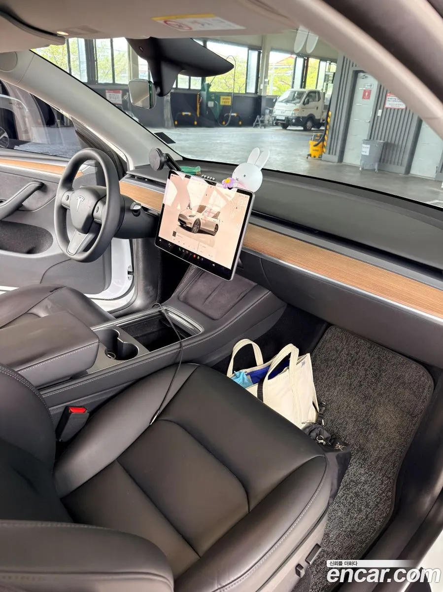 Tesla Model Y 2024 — 3