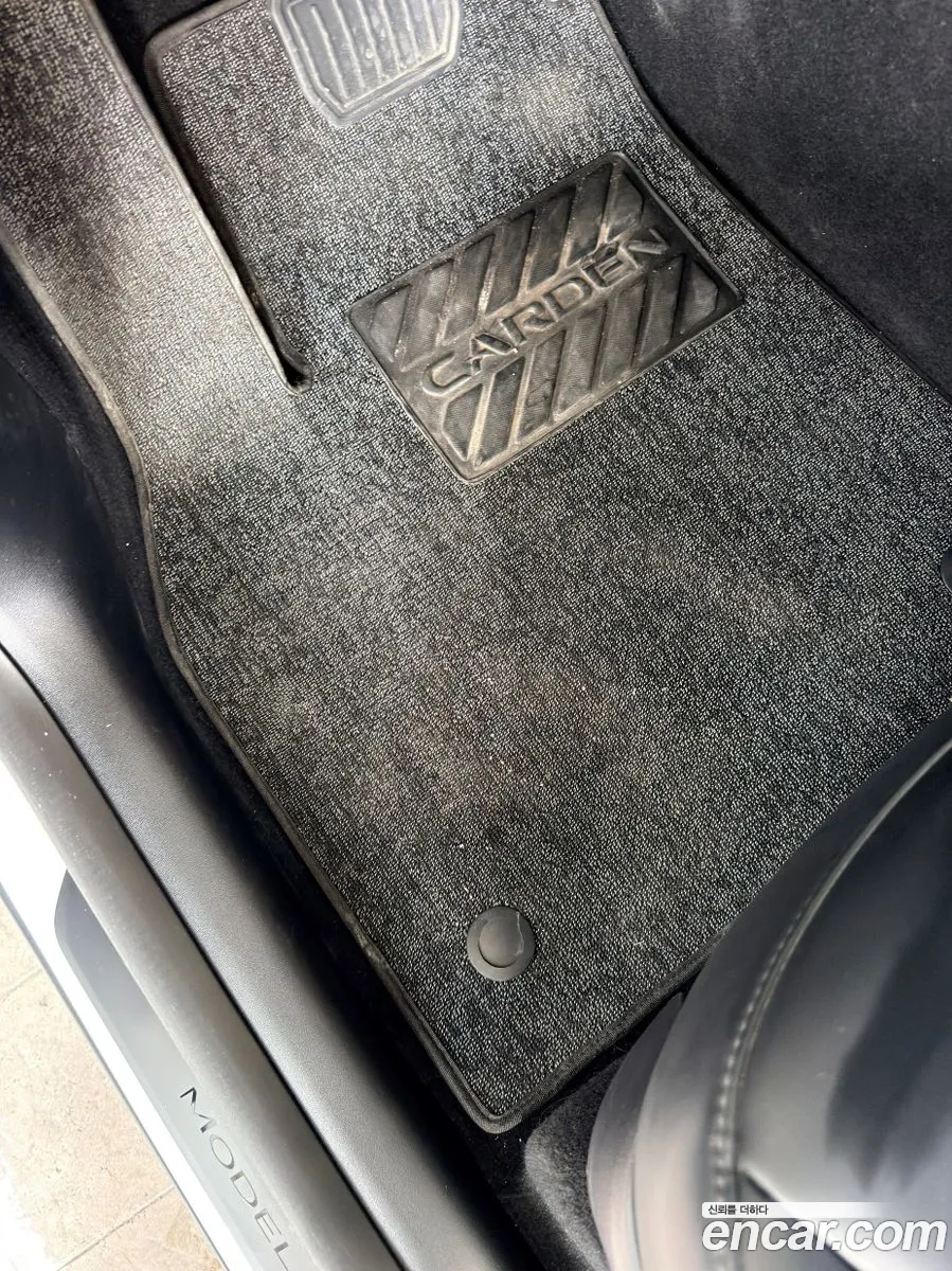 Tesla Model Y 2024 — 19