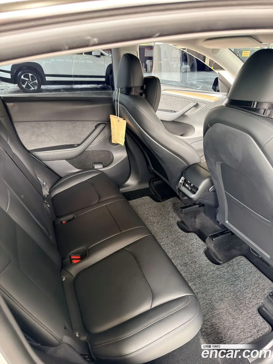 Tesla Model Y 2024 — 11