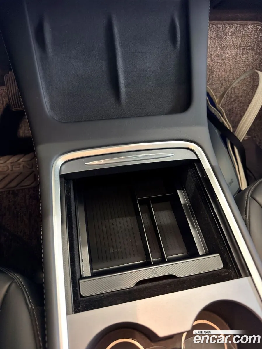 Tesla Model Y 2024 — 14