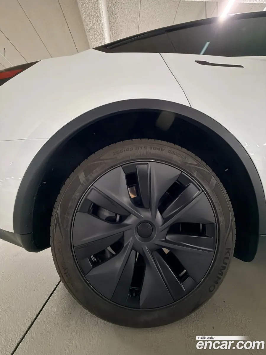 Tesla Model Y 2024 — 13