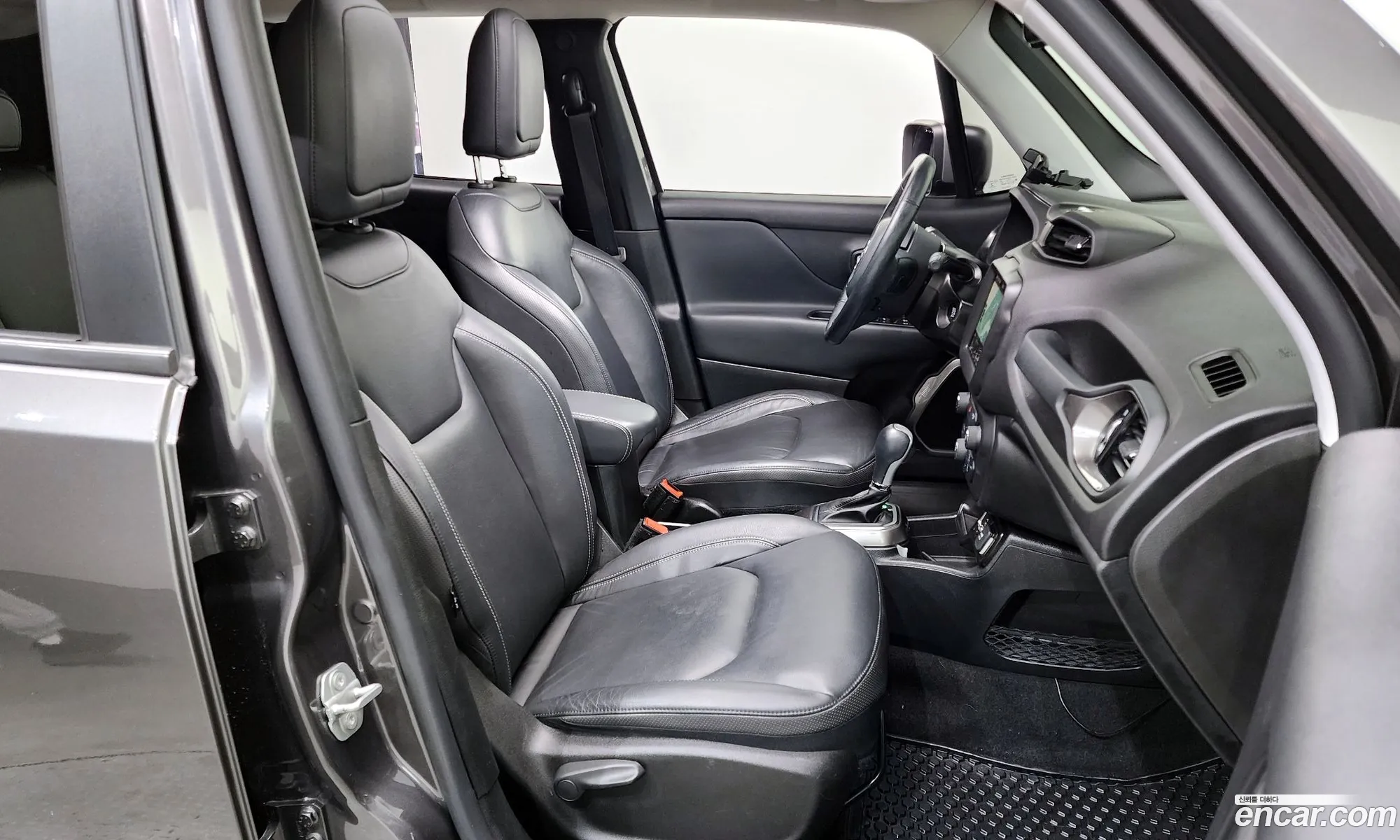 Jeep Renegade 2019 — 16