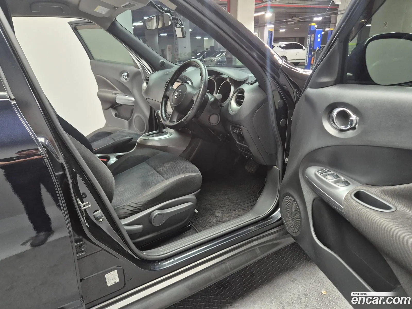 Nissan Juke 2010 — 16