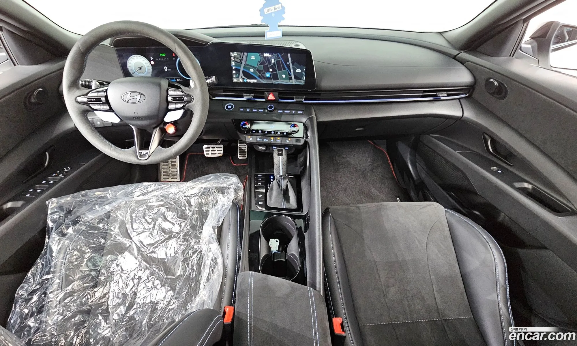 Hyundai Elantra 2025 — 4