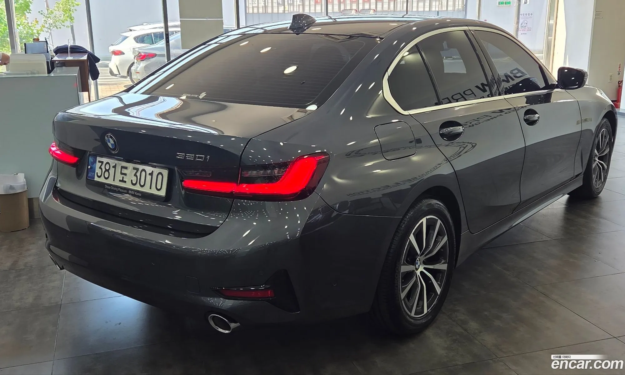 BMW 3 Series 2021 — 3
