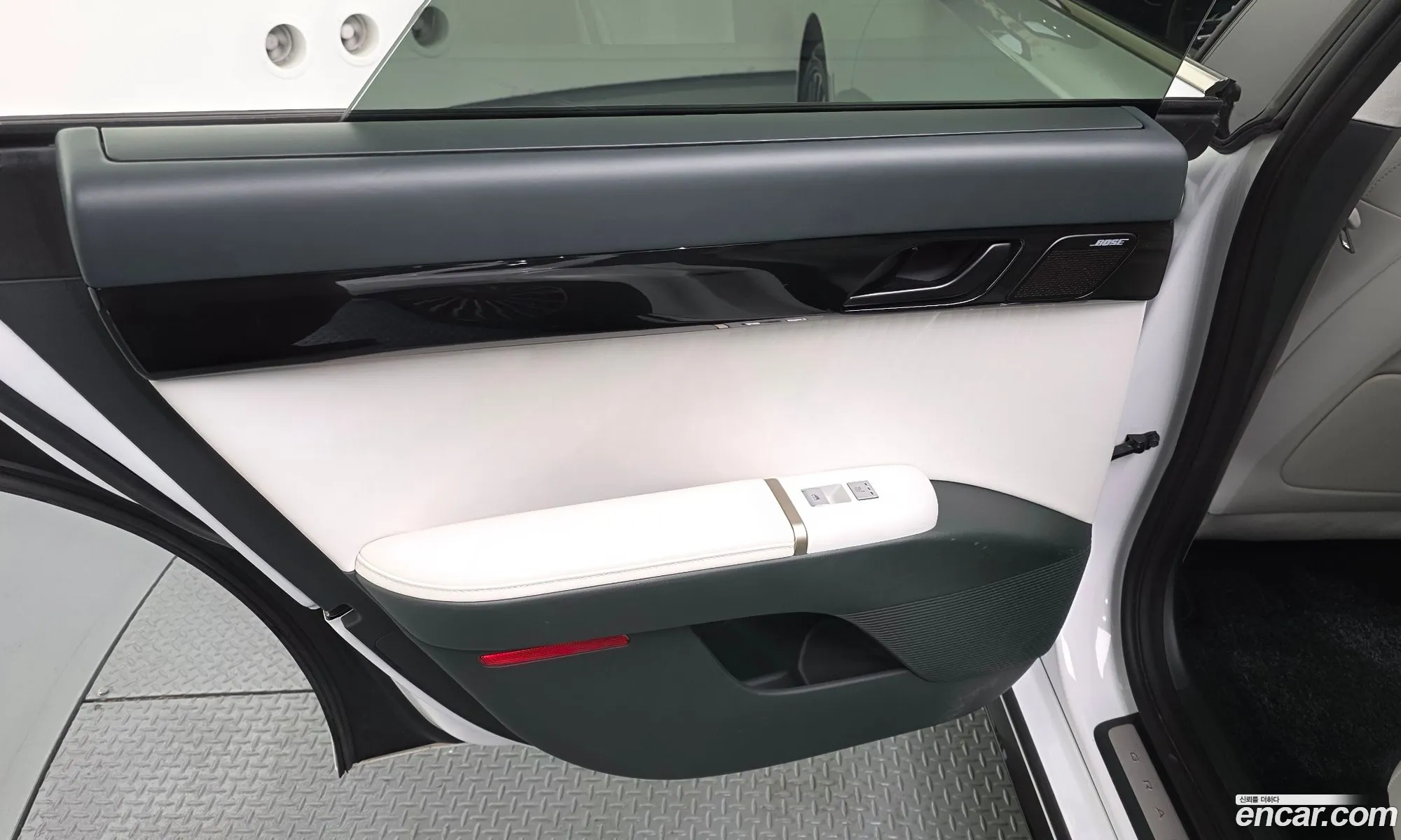 Hyundai Grandeur Hybrid 2023 — 33