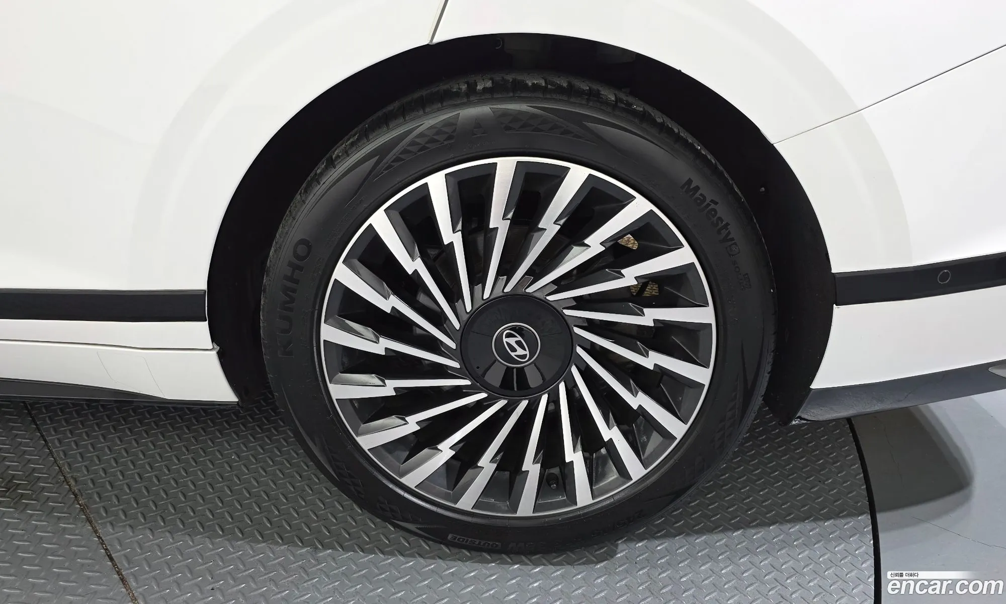 Hyundai Grandeur Hybrid 2023 — 22