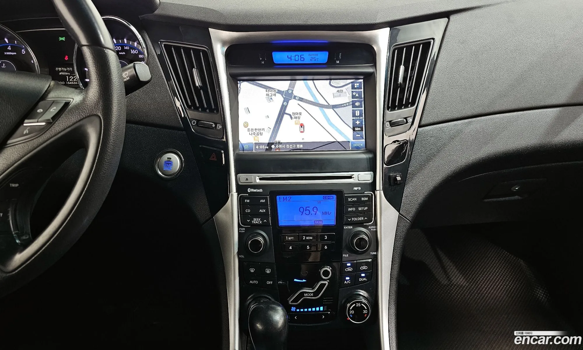 Hyundai YF Sonata 2009 — 17