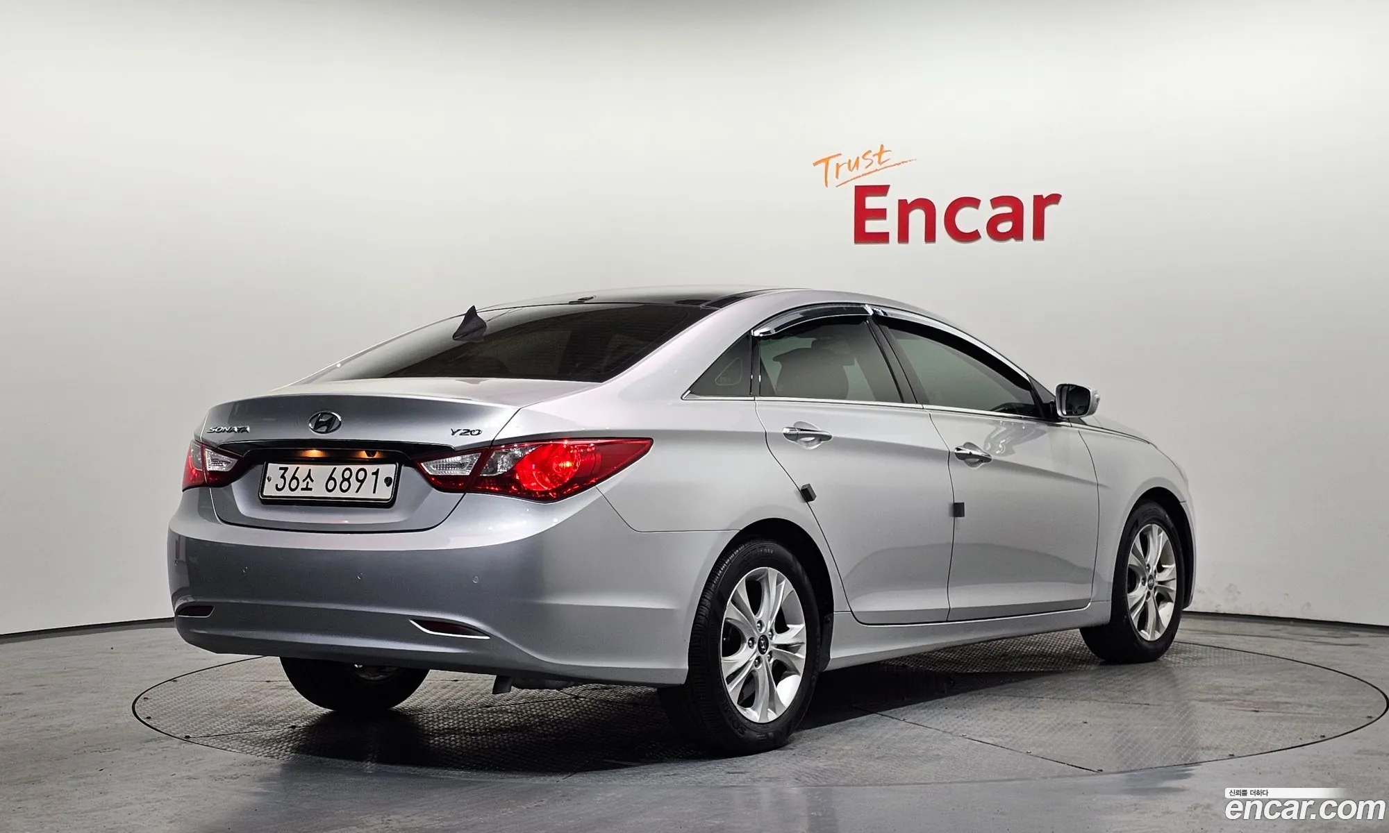 Hyundai YF Sonata 2009 — 20