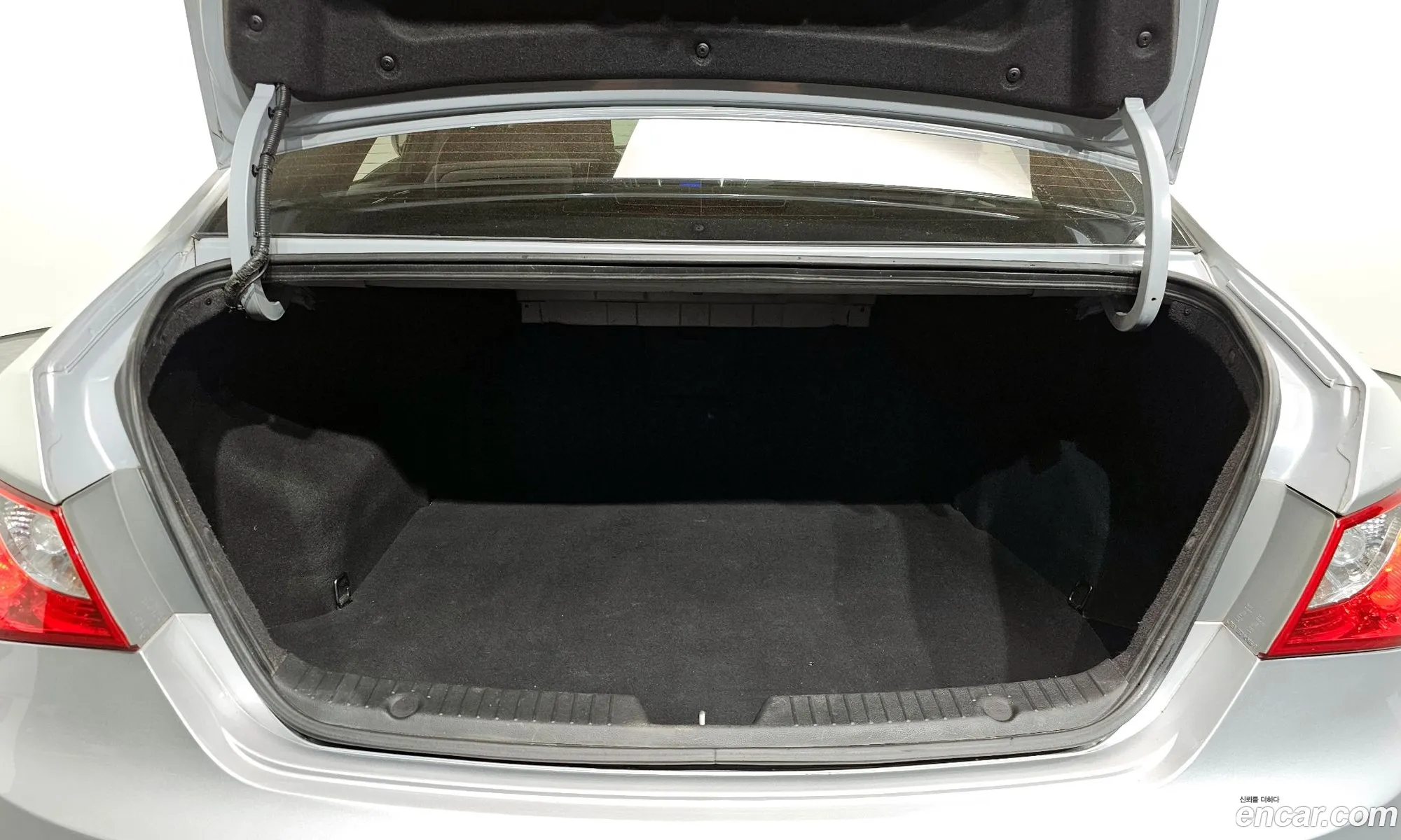 Hyundai YF Sonata 2009 — 5
